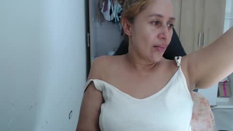 Snapshot of roxanalove7 chatting on October 19, 6:19 pm Roxana online show from October 19, 6:19 pm