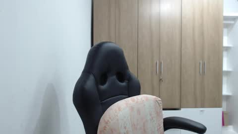 Snapshot of roxanalove7 chatting on November 18, 9:19 pm Roxana online show from November 18, 9:19 pm