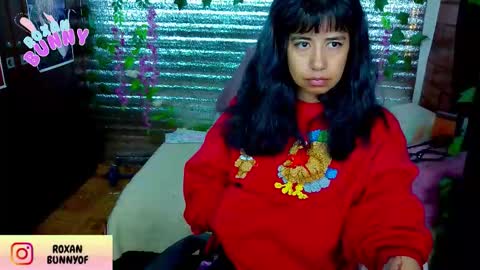 Snapshot of roxanbunny chatting on February 2, 1:37 am roxxy online show from February 2, 1:37 am