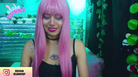 Snapshot of roxanbunny chatting on February 17, 3:25 am roxxy online show from February 17, 3:25 am