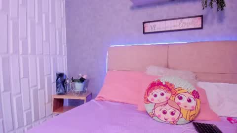 Snapshot of roxanebrown chatting on June 30, 7:37 pm roxanebrown online show from June 30, 7:37 pm