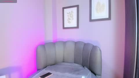 Snapshot of roxanna_moore2 chatting on June 29, 5:25 am Roxanna online show from June 29, 5:25 am