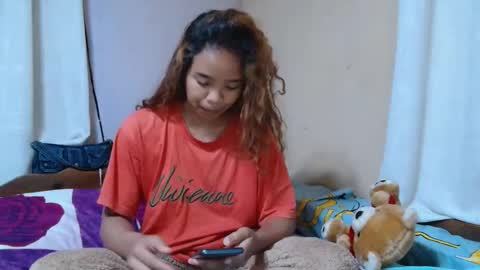 roxanne_98 online show from October 7, 5:04 am