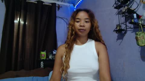roxanne_98 online show from February 28, 12:55 am