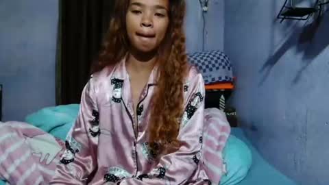Snapshot of roxanne_98 chatting on July 11, 4:04 am roxanne_98 online show from July 11, 4:04 am