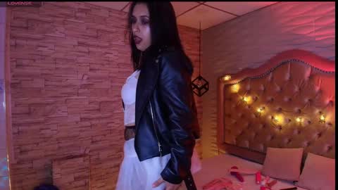 Snapshot of roxanne_han chatting on October 10, 11:53 am roxanne_han online show from October 10, 11:53 am