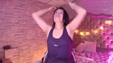 Snapshot of roxanne_han chatting on October 27, 11:36 am roxanne_han online show from October 27, 11:36 am