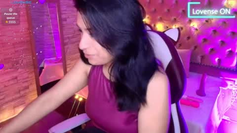 Snapshot of roxanne_han chatting on November 3, 11:44 am roxanne_han online show from November 3, 11:44 am