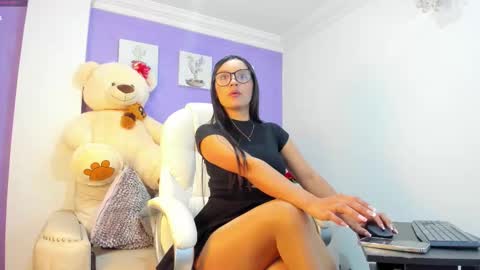 Roxanne evans   Schedule 700 -1400GTM-5 online show from December 1, 4:50 am