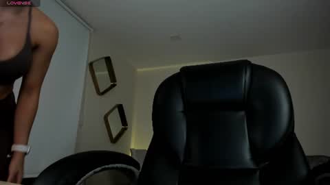 Snapshot of roxannehill_ chatting on June 19, 11:03 am Roxanne Hill online show from June 19, 11:03 am