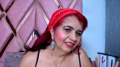 Snapshot of roxettemature chatting on June 21, 3:31 am RoxetteMature online show from June 21, 3:31 am