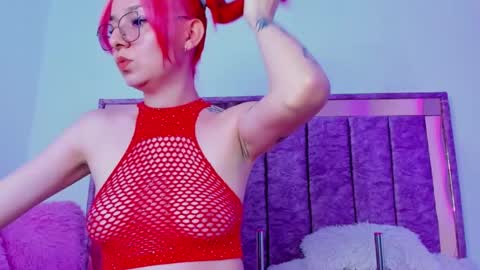 Snapshot of roxi_sexy99 chatting on December 10, 7:43 pm ROXI online show from December 10, 7:43 pm