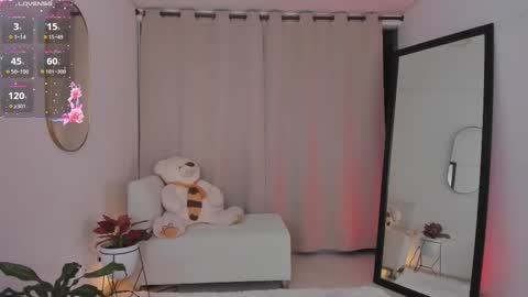  R O X I E  online show from December 3, 1:24 am