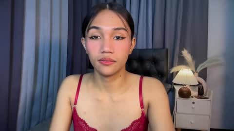 roxiethogersen online show from June 18, 12:33 am