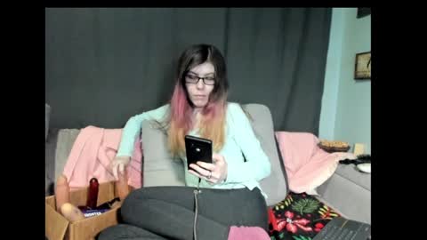 roxihazeleyes online show from January 27, 6:19 am