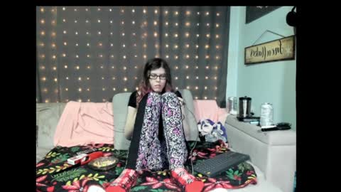 roxihazeleyes online show from January 31, 8:33 pm