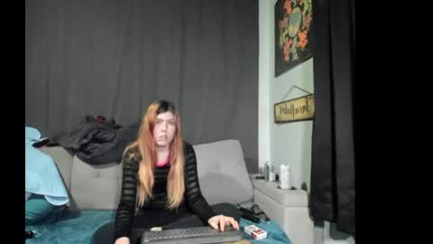 roxihazeleyes online show from October 31, 3:29 am