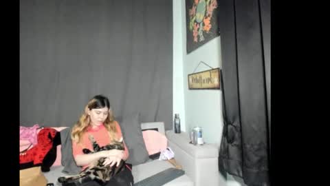 roxihazeleyes online show from February 5, 4:28 am