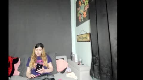 roxihazeleyes online show from February 7, 1:31 am