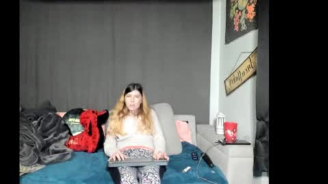 roxihazeleyes online show from February 25, 12:42 am