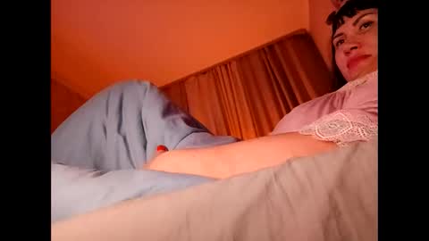 Snapshot of roxolanaa_sexy chatting on February 25, 12:58 am ROXOLANAA SEXY online show from February 25, 12:58 am