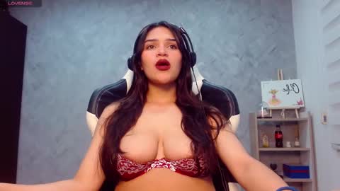 roxxi_2110 online show from December 2, 2:17 am