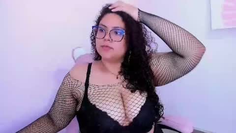 Snapshot of roxxxana_blake chatting on April 25, 3:53 am Roxana online show from April 25, 3:53 am