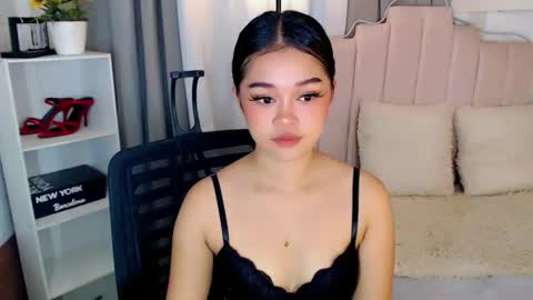 Snapshot of roxxy_blossom chatting on September 27, 2:38 am roxxy_blossom online show from September 27, 2:38 am
