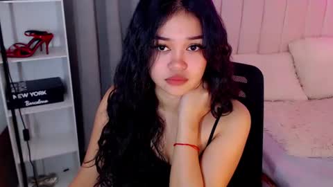 Snapshot of roxxy_blossom chatting on October 2, 12:06 am roxxy_blossom online show from October 2, 12:06 am