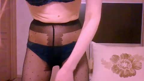 Roxxy Wharton online show from April 19, 6:10 pm