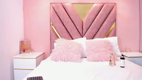 Snapshot of roxy_flame_ chatting on November 15, 11:29 am Roxy online show from November 15, 11:29 am