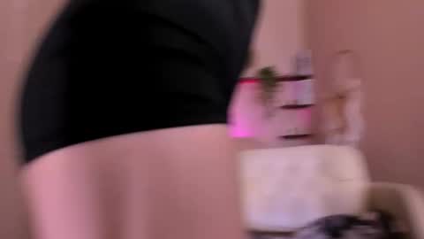 Snapshot of roxy_kisss chatting on March 5, 8:32 am Roxy online show from March 5, 8:32 am