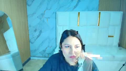 Snapshot of roxy_luxe_tf chatting on April 20, 1:25 pm Roxy online show from April 20, 1:25 pm