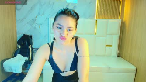 Snapshot of roxy_luxe_tf chatting on May 10, 1:05 pm Roxy online show from May 10, 1:05 pm