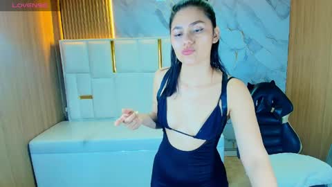 Snapshot of roxy_luxe_tf chatting on May 27, 1:19 pm Roxy online show from May 27, 1:19 pm
