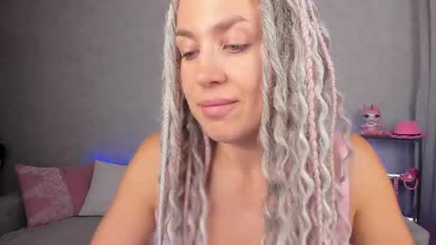 Snapshot of roxy_mars chatting on June 25, 5:12 am Roxy online show from June 25, 5:12 am