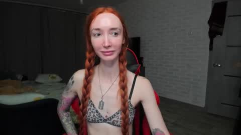 Snapshot of roxy_silver chatting on November 4, 9:58 pm Roxy online show from November 4, 9:58 pm