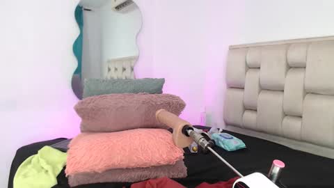 Roxy smith69 online show from October 4, 11:25 pm