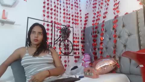 roxy_stone1 online show from February 25, 11:55 pm