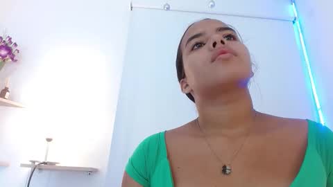 roxy_stone1 online show from September 15, 7:25 pm