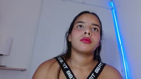 Snapshot of roxy_stone1 chatting on November 3, 7:26 pm roxy_stone1 online show from November 3, 7:26 pm