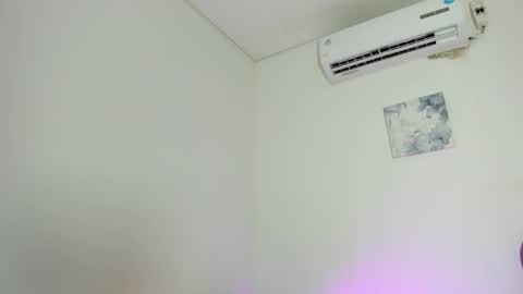 Snapshot of roxy_stone1 chatting on February 9, 7:29 pm roxy_stone1 online show from February 9, 7:29 pm