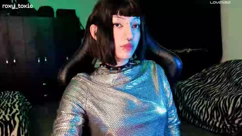 Roxy Independient model Help me to reach 50 thumbs up online show from November 11, 1:16 am