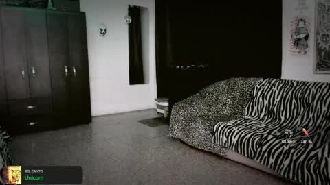 Roxy Independient model Help me to reach 50 thumbs up online show from March 31, 1:07 am