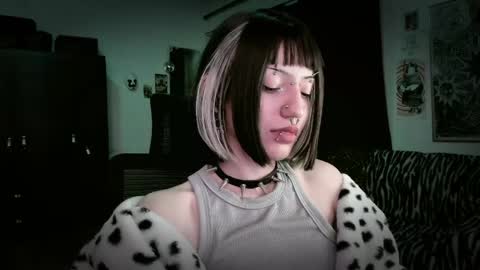 Roxy Independient model Help me to reach 50 thumbs up online show from May 15, 11:23 pm