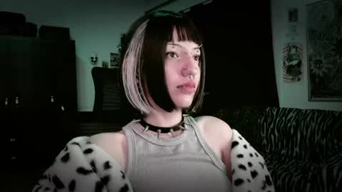 Roxy Independient model Help me to reach 50 thumbs up online show from May 15, 11:34 pm
