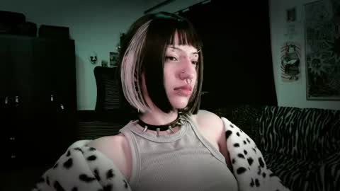Roxy Independient model Help me to reach 50 thumbs up online show from May 16, 12:07 am