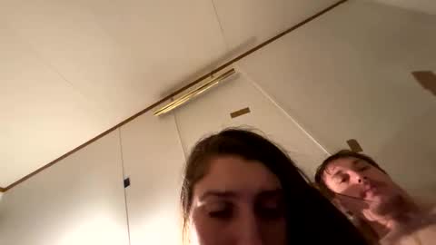 Roxy and Brock online show from November 21, 8:57 am