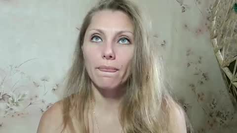 roxyfox18x01 online show from October 13, 6:46 am