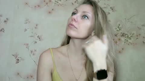 roxyfox18x01 online show from December 2, 10:42 am